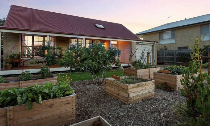 Hastings House | Enchanting Warrangine Bay View Retreat on Mornington Peninsula