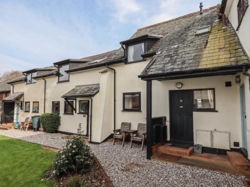 Bicton Apartment | Discover Warren Cottage: Family and Pet-Friendly Retreat