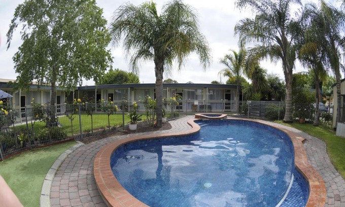 Albury Hotel | Welcoming Warrina Motor Inn: Pet-Friendly Stay in Wodonga