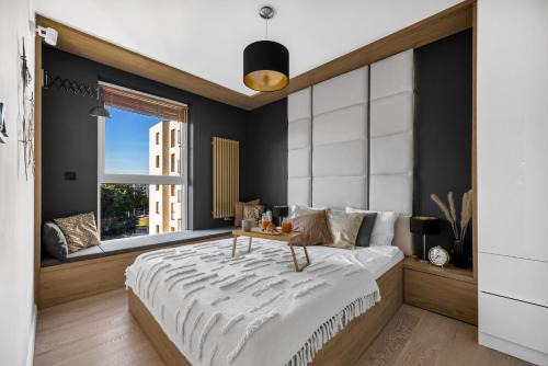 Powazki Apartment | Modern Warsaw Wola Apartment - Pet-Friendly with Balcony