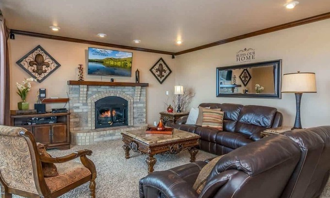 Draper House | Experience Wasatch Retreat: Hot Tub, Theater & Deck Fun