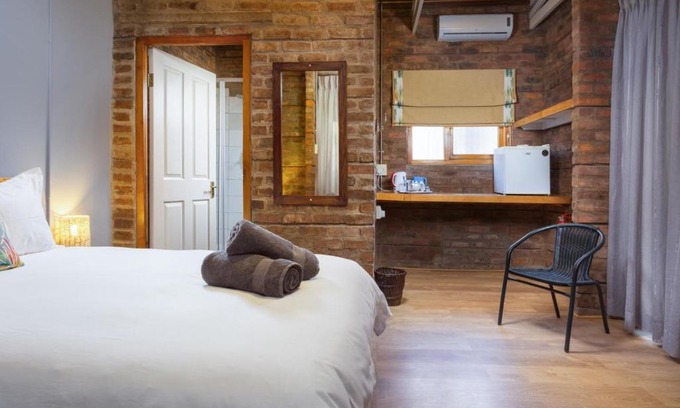 Kopanong House | Inviting Waschbank River Lodge with Kitchen & Breakfast