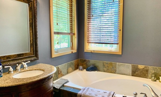 Scugog Cottage | Guest Rated: Washago Bay Cottage with Lake View & Pet Friendly