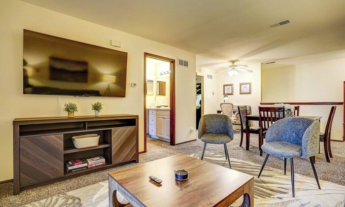 Greenfield Apartment | Pet-Friendly Corner Apartment with Modern Amenities