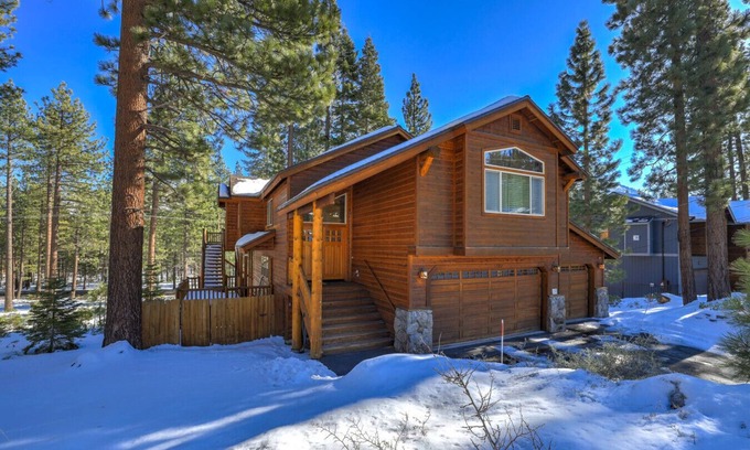 Country Club Estates House | Washoe Wanderlust: Game Room with Pool Table & Foosball