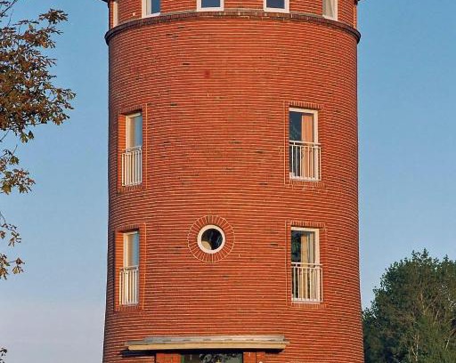 Nordleda Apartment | Elegant Wasserturm Cuxhaven: Guest Rated 9/10 with Kitchen
