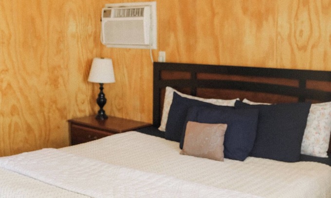 Owanka Hotel | Pet-Friendly Redwood Motel with Breakfast & High Guest Rating