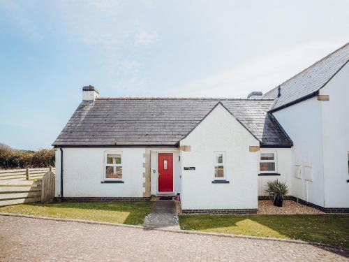Lydstep House | Pet-Friendly Watch Cottage with Private Pool & Child Amenities