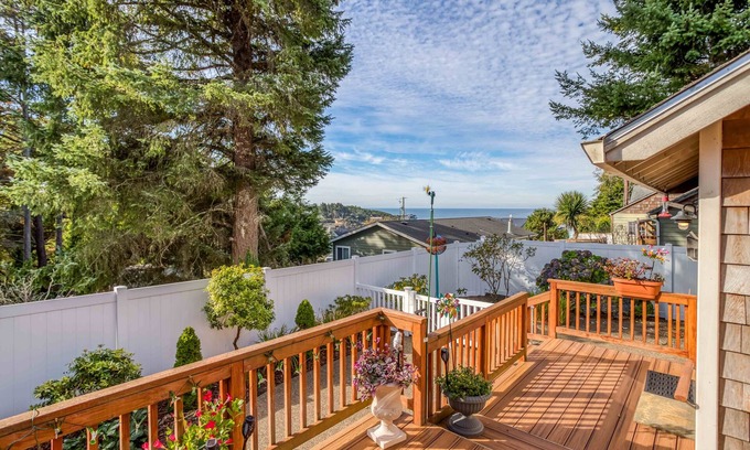 Depoe Bay House | Experience Whale Watching & Oceanfront Bliss in Depoe Bay