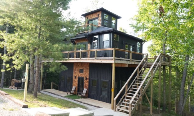 Campton Cabin | Watchtower + Private 3 BR Cabin + Hot Tub