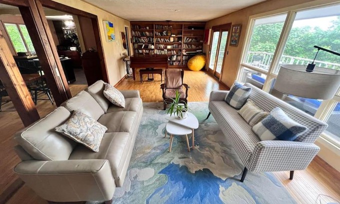 Eastport House | Cozy Water Front House in Eastport - Pet Friendly Retreat