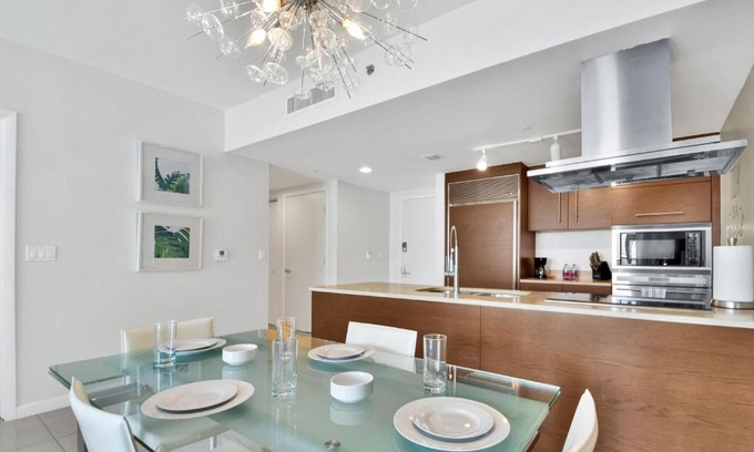Downtown Miami Apartment | Waterfront Retreat at Icon Brickell, W Hotel - 4-Star Stay