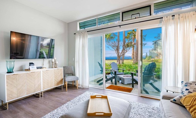 Birch Bay Condo | Relaxing Waterfront Retreat with Indoor Pool & Hot Tub