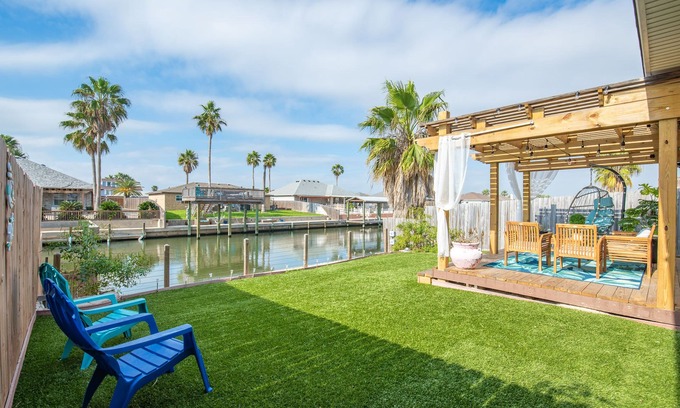 Corpus Christi House | Pet-Friendly Waterfront Oasis Just Two Minutes to the Beach