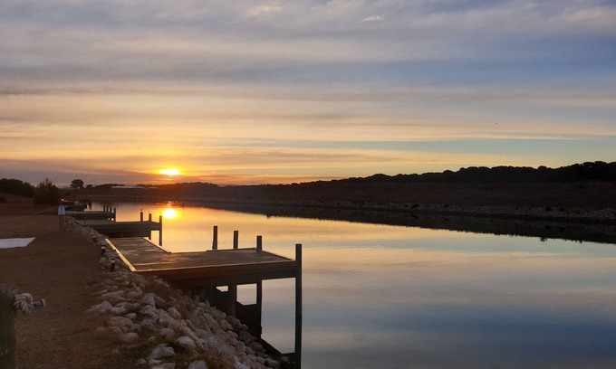 Nangkita House | Experience Beautiful Sunrises at Hindmarsh Island Retreat