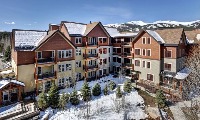 Breckenridge Apartment | Idyllic Water House on Main Street with Spa and Pool Access