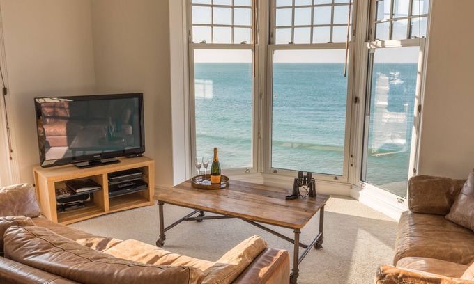 Totland Bay Apartment | Oceanfront Water's Edge Apartment with Scenic Views