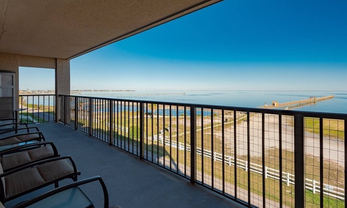 Rockport Condo | Oceanfront Escape: Water's Edge with Balcony & Fishing Pier!