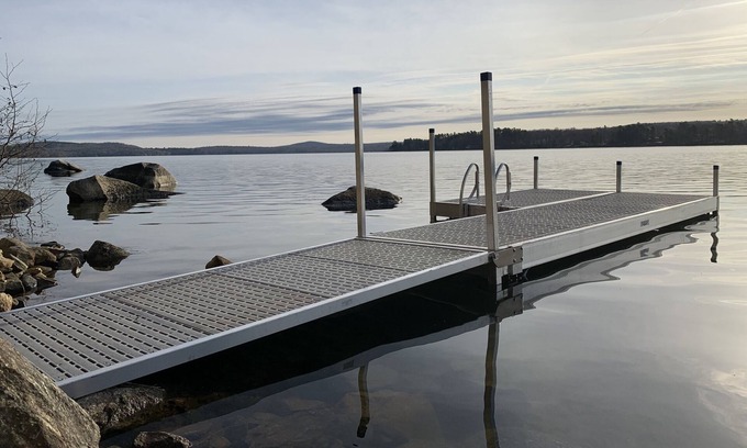 Belfast House | Water's Edge: Cozy Lakeside Retreat with Scenic Views