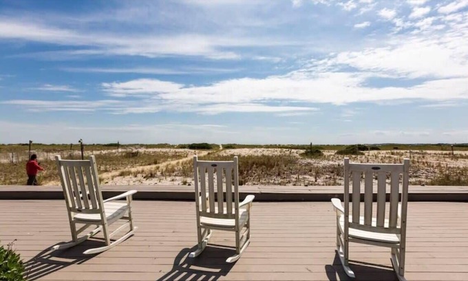 North Truro Condo | Cozy Water's Edge Condo with Harbor Views & Pet-Friendly Stay