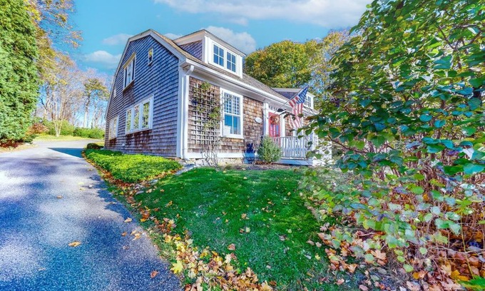 Sandwich House | Discover Water Street Retreat: 4-Star Family-Friendly Stay