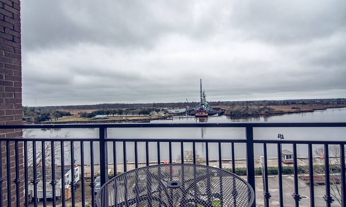 Downtown Wilmington Condo | Inviting Water Street Retreats: Family-Friendly Getaway