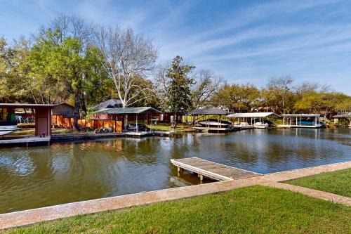 Kingsland House | Pet-Friendly Water View Retreat for the Whole Family