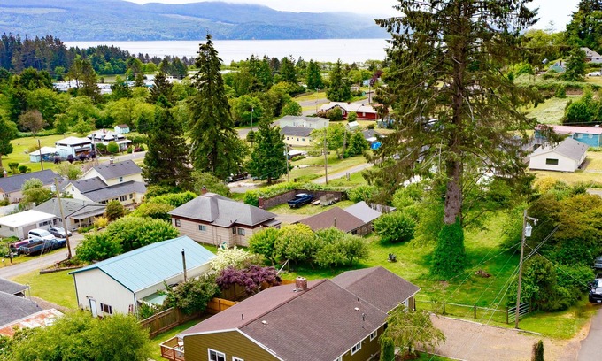 Bay City House | Scenic Water View Retreat: Deck, Grill & Family-Friendly Fun