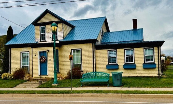 Georgetown House | Water view, w guest house ,Georgetown PEI,best golf, beaches, walking trails
