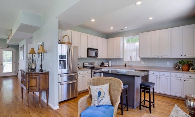 Deale House | Scenic Water Views: Kayaking & Fishing in Annapolis