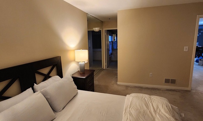 Wilmington Apartment | Bright Pet-Friendly Retreat with Delaware River Views