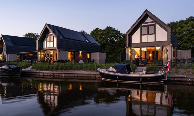 Balk House | Exclusive Water Villa with Private Mooring on Slotermeer