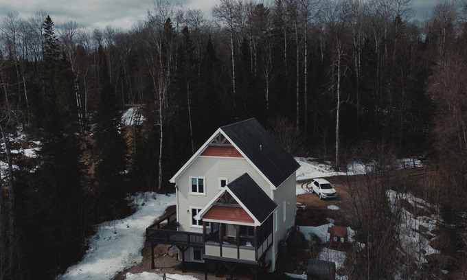 Saint-Michel-des-Saints Ski Chalet | Waterfront, Spa, Sauna, Cold bath Private dock, Fishing, View