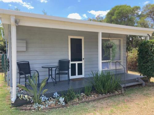 Rosebud Apartment | Oceanfront Waterfall Cottage - 4-Star Stay with Breakfast