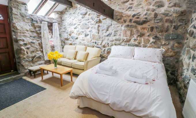 Beddgelert Cottage | Discover Waterfall Cottage: Family & Pet-Friendly Retreat