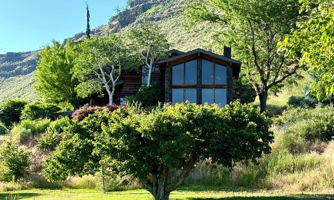 Filer House | Waterfall House, in the Snake River Canyon