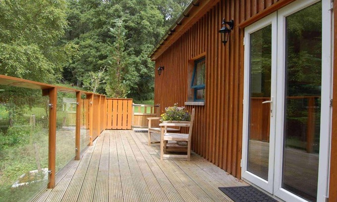 Killin Cabin | Relax at Waterfall Lodge: Private Waterfall & Sauna Retreat