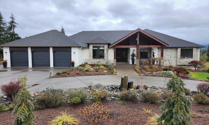 Hockinson Apartment | Tranquil 2-Bedroom Apartment with Pool and Ocean View