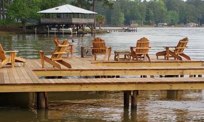 Milledgeville Cabin | Perfect Waterfront Cabin with Kayak Access & Pool