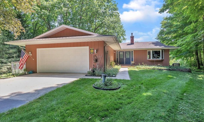 Buchanan House | Waterfront Retreat Near Red Bud Track-N-Trail & Wineries