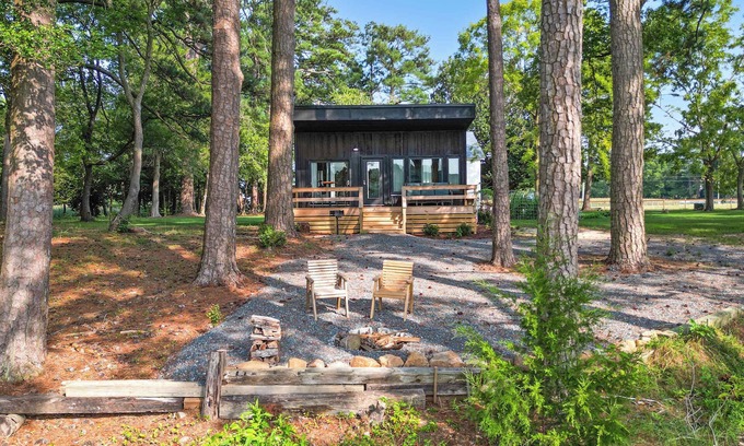 Locustville Cottage | Waterfront 1BR on Working Farm w/Deck + View