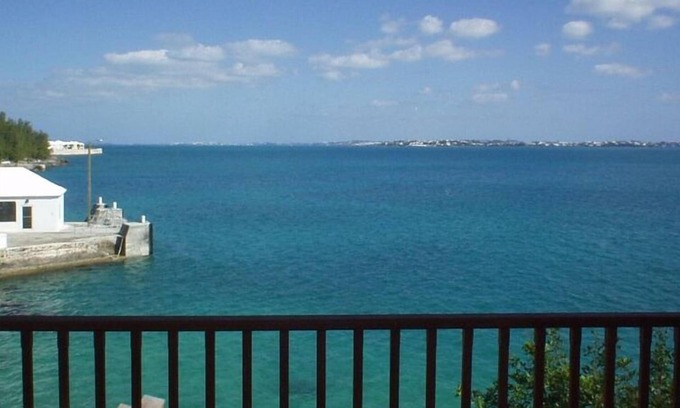 Somerset Village Cottage | Waterfront 2 Bedroom Cottage with Private Beach Access