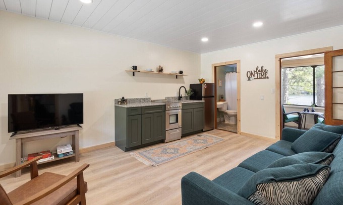 Holderness House | Waterfront 2 Bed Suite with Ocean Views & Perfect Rating