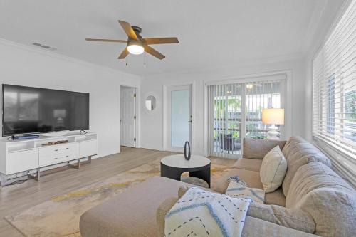 Boca Raton Apartment | Waterfront 2BR Escape - Pool, Gym & Balcony with Intracoastal Views