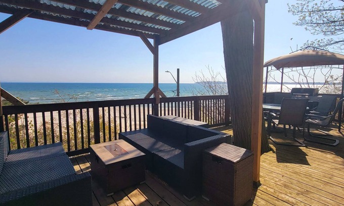 Crystal Beach House | Cozy Waterfront 2BR Loft with Spectacular Sunset Views