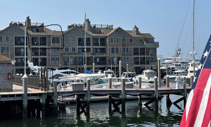 Fifth Ward Condo | Waterfront 3B 3B on Newport Harbor and Thames St. nJuly 18-25