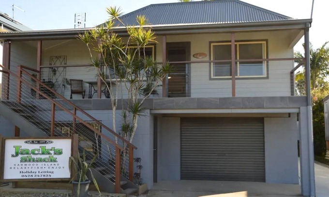 Harwood House | Pet-Friendly Waterfront 3-Bedroom Home on Harwood Island