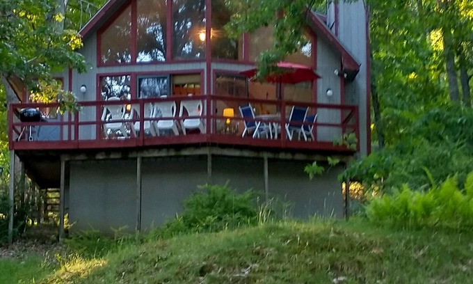 Pocono Mountain Lake Cabin | Waterfront Cabin with Pool & Ocean View - Pet Friendly Retreat