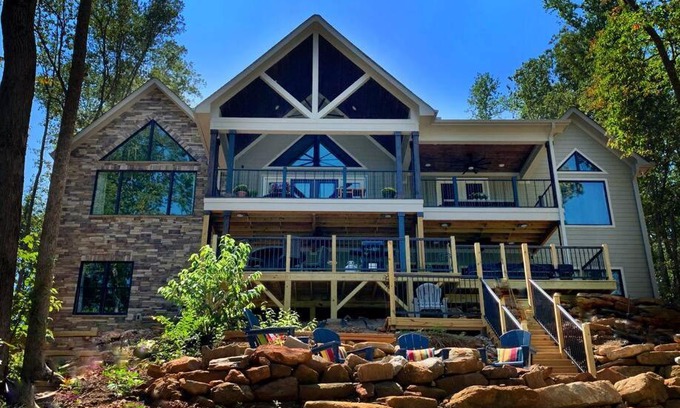 Six Mile House | Waterfront 5BD/5BA Dock with Hot Tub & Breakfast Included