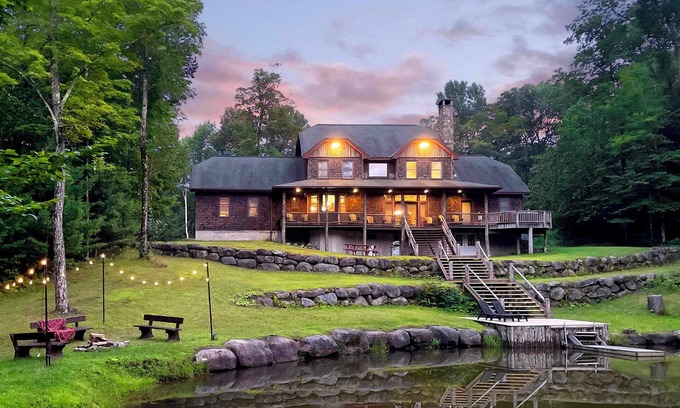Essex County House | Discover Lux Lodge: 10/10 Rated Near Gore Skiing & More